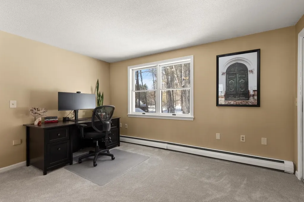3 Christopher Lane Pelham NH 03076