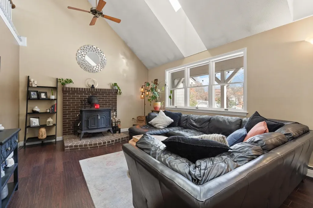 3 Christopher Lane Pelham NH 03076