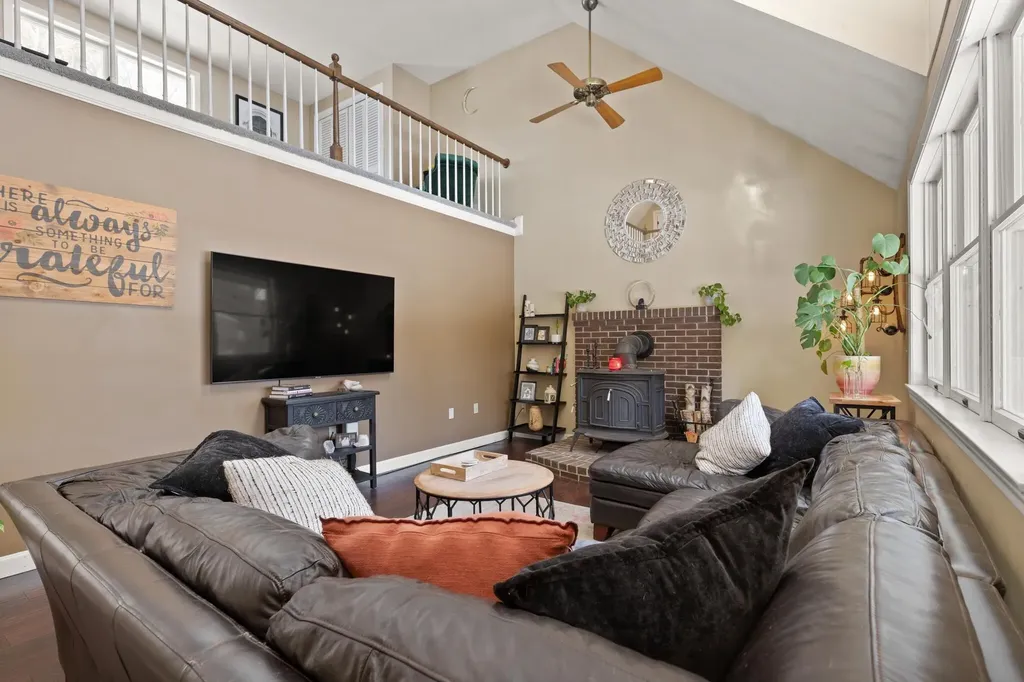 3 Christopher Lane Pelham NH 03076