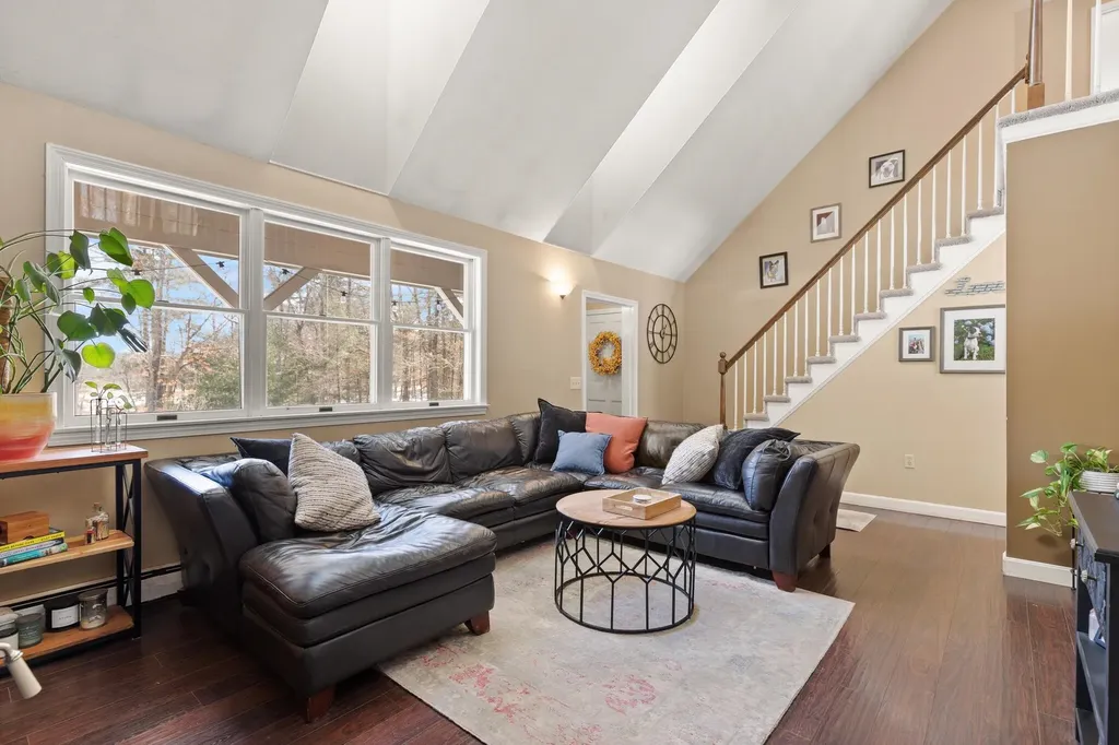3 Christopher Lane Pelham NH 03076