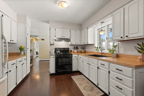 3 Christopher Lane Pelham NH 03076