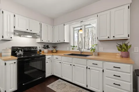 3 Christopher Lane Pelham NH 03076