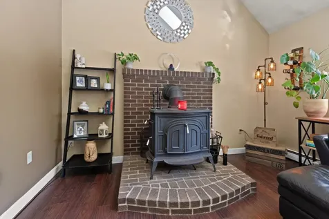 3 Christopher Lane Pelham NH 03076