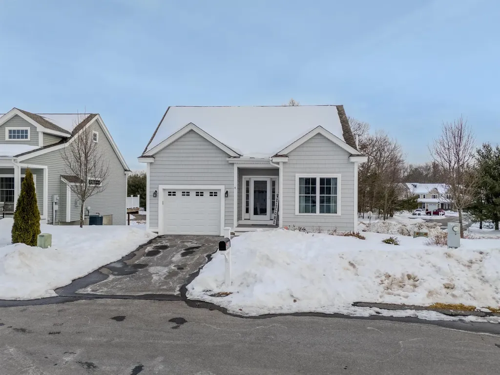 4 Crown Point Circle Merrimack NH 03054