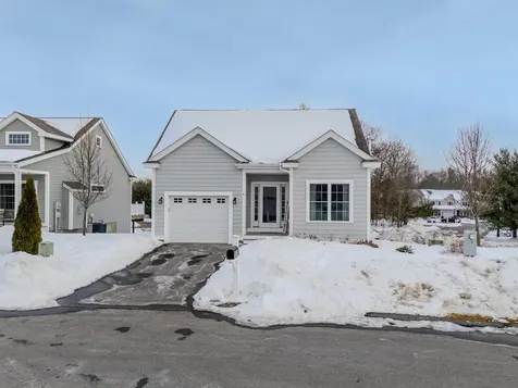 4 Crown Point Circle Merrimack NH 03054
