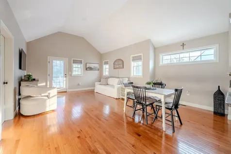 4 Crown Point Circle Merrimack NH 03054