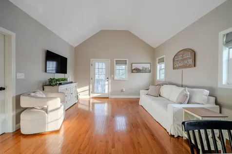 4 Crown Point Circle Merrimack NH 03054