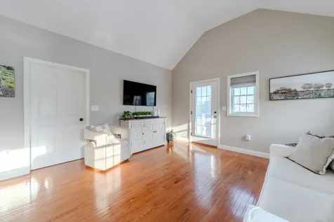4 Crown Point Circle Merrimack NH 03054