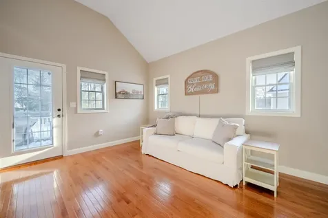 4 Crown Point Circle Merrimack NH 03054