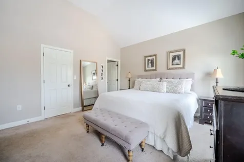 4 Crown Point Circle Merrimack NH 03054