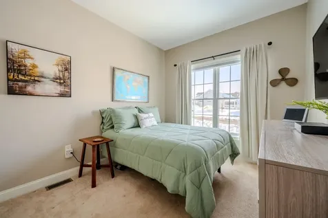 4 Crown Point Circle Merrimack NH 03054