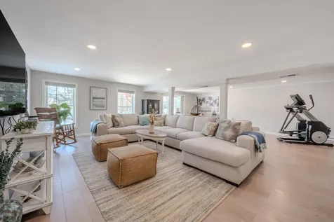 4 Crown Point Circle Merrimack NH 03054