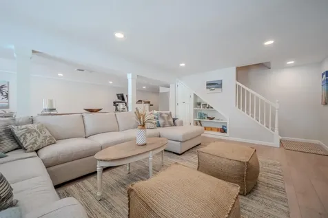 4 Crown Point Circle Merrimack NH 03054