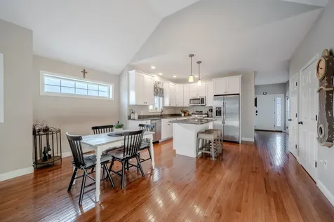 4 Crown Point Circle Merrimack NH 03054