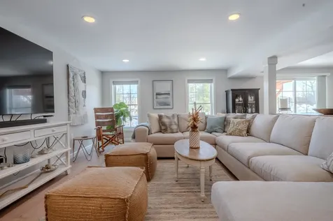 4 Crown Point Circle Merrimack NH 03054