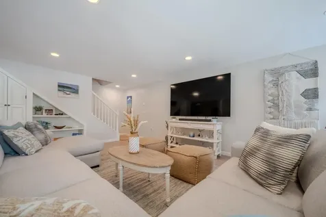 4 Crown Point Circle Merrimack NH 03054