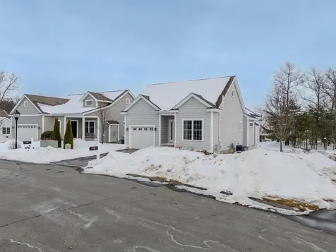 4 Crown Point Circle Merrimack NH 03054