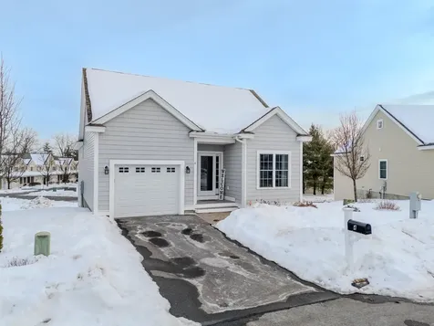 4 Crown Point Circle Merrimack NH 03054