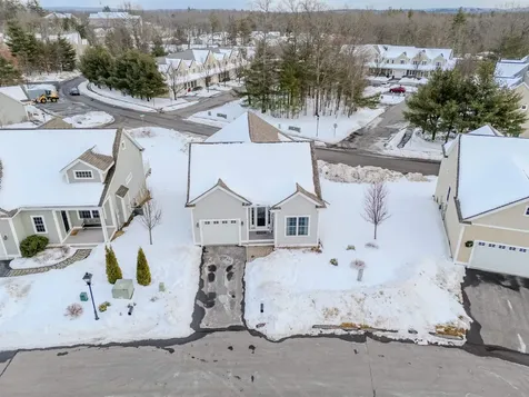 4 Crown Point Circle Merrimack NH 03054