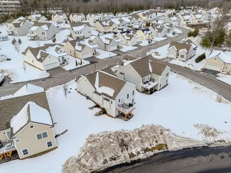 4 Crown Point Circle Merrimack NH 03054