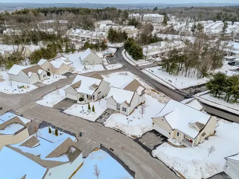 4 Crown Point Circle Merrimack NH 03054
