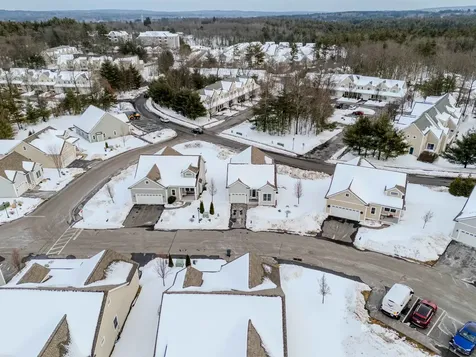 4 Crown Point Circle Merrimack NH 03054