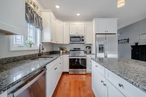 4 Crown Point Circle Merrimack NH 03054