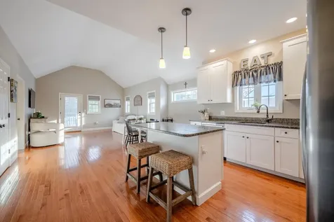 4 Crown Point Circle Merrimack NH 03054