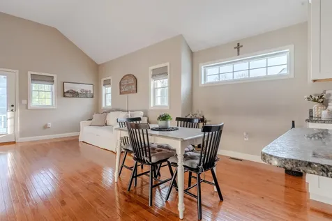 4 Crown Point Circle Merrimack NH 03054
