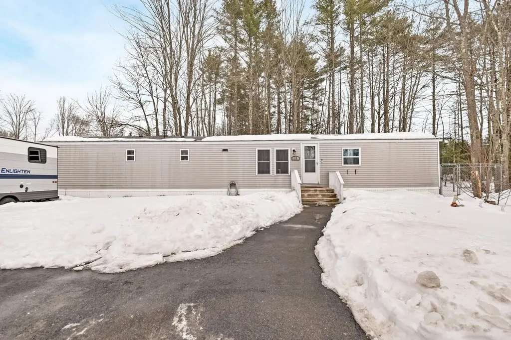 19 Pebblestone Lane Rochester NH 03867