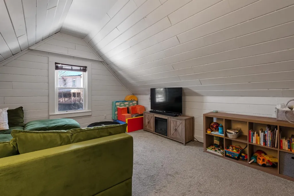 15 Irving Street Laconia NH 03246