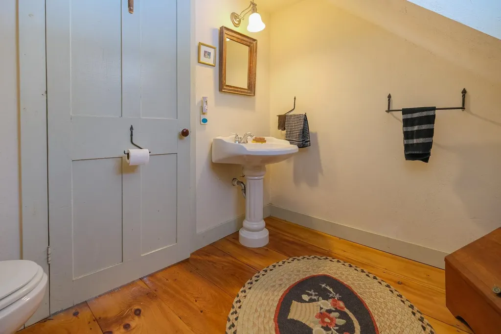 1135 Route 106 Reading VT 05062