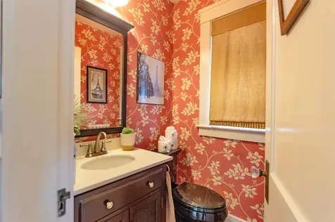 1025 Chestnut Street Manchester NH 03104