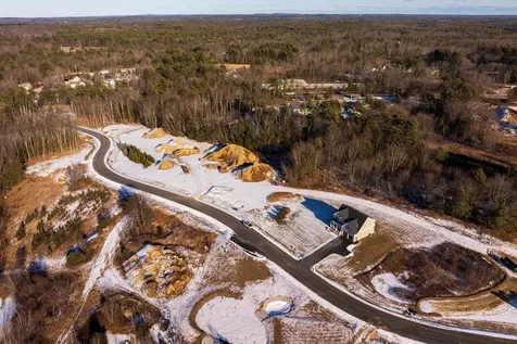 13 Stone Creek Drive Brentwood NH 03833