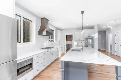 13 Stone Creek Drive Brentwood NH 03833