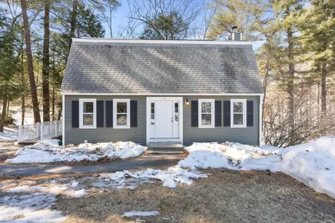2 Brinton Drive Nashua NH 03064