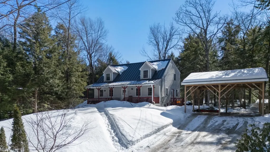 14 New London Drive Barnstead NH 03225