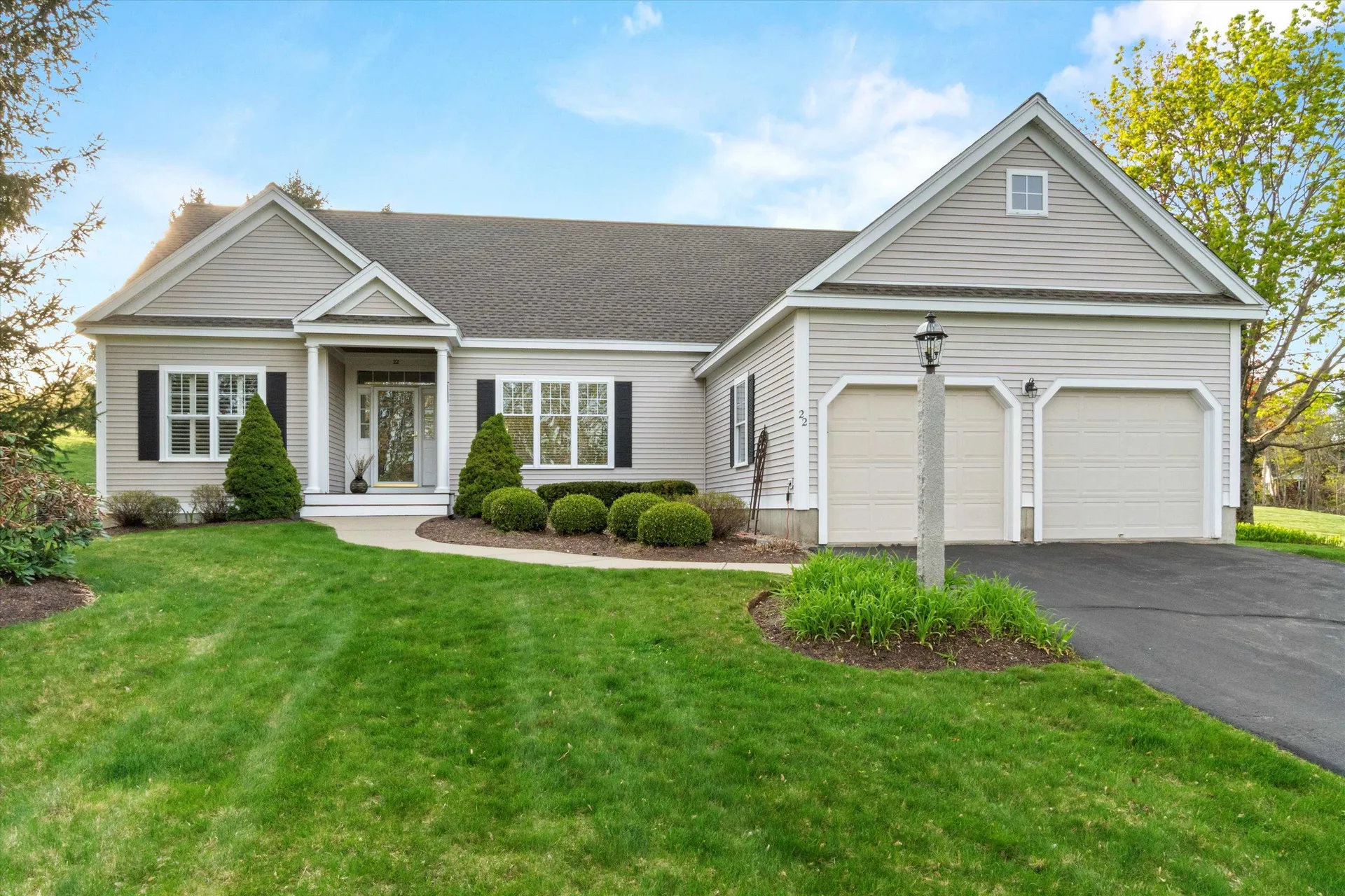 22 Smithfield Lane Bedford NH 03110