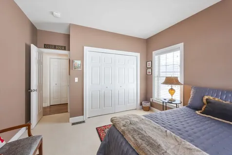 22 Smithfield Lane Bedford NH 03110