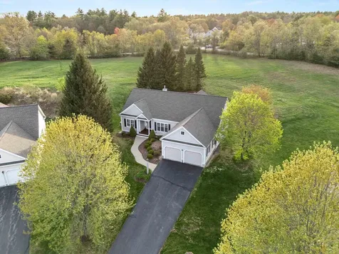 22 Smithfield Lane Bedford NH 03110