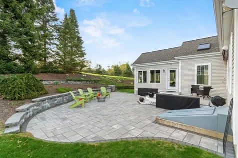 22 Smithfield Lane Bedford NH 03110