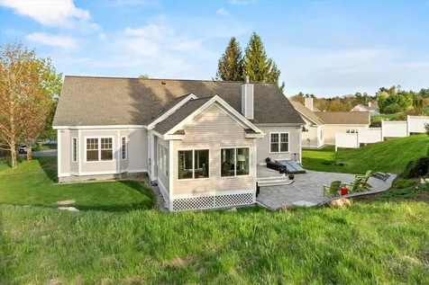 22 Smithfield Lane Bedford NH 03110