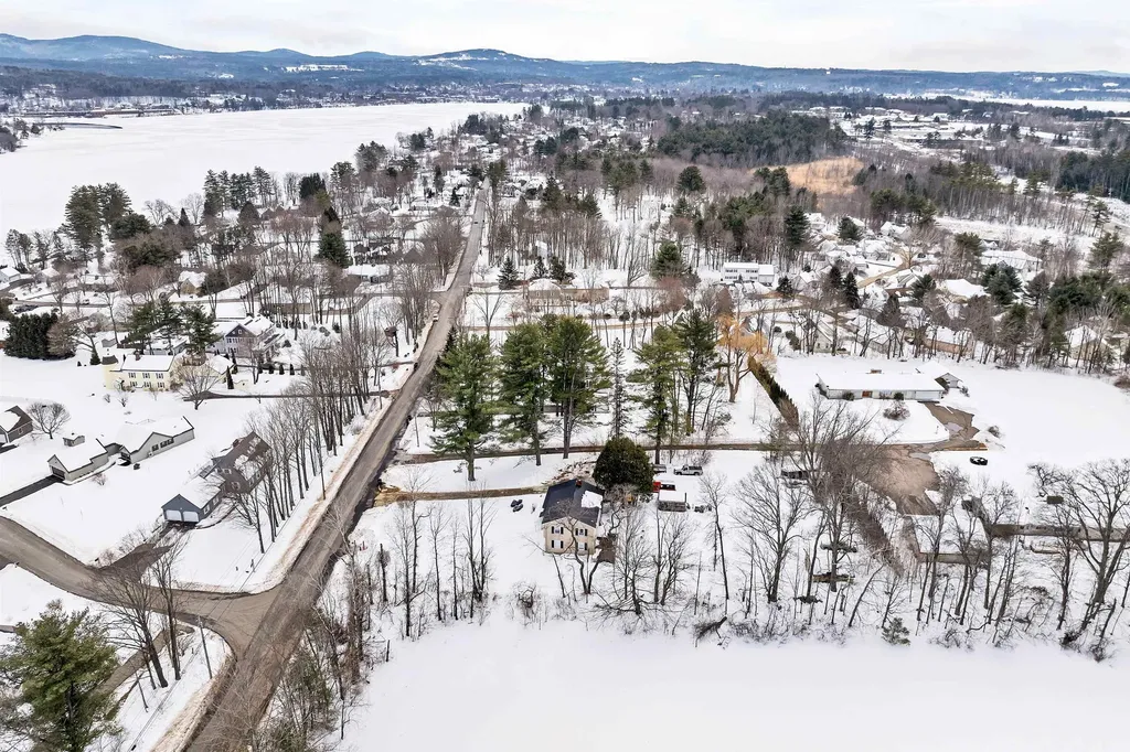 1496 Old North Main Street Laconia NH 03246