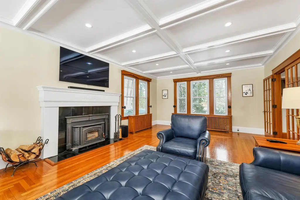 1496 Old North Main Street Laconia NH 03246