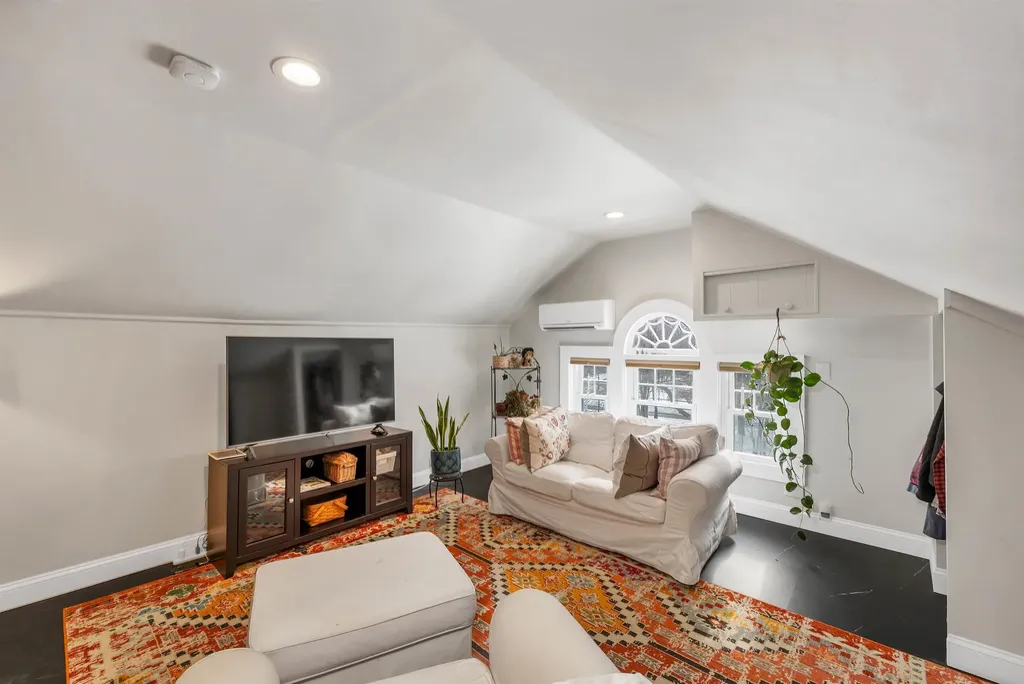 1496 Old North Main Street Laconia NH 03246