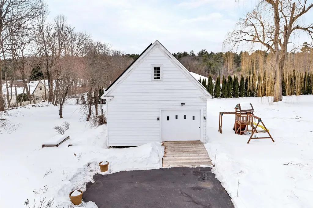 1496 Old North Main Street Laconia NH 03246