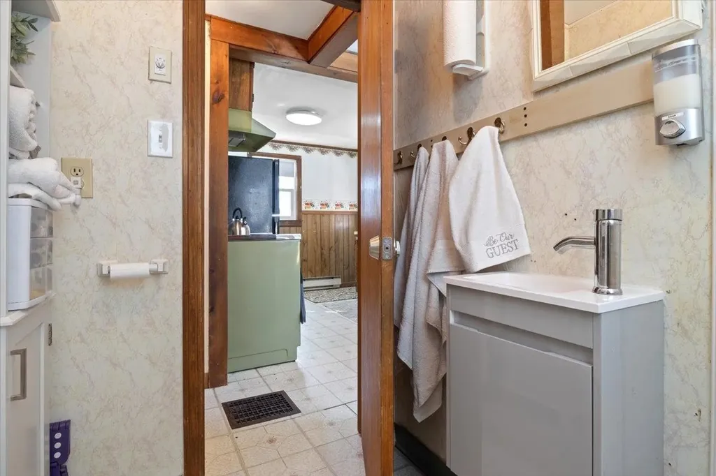 17 Benton Road Hooksett NH 03106