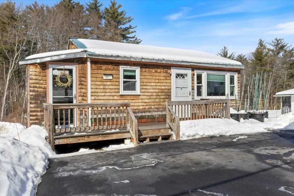 17 Benton Road Hooksett NH 03106