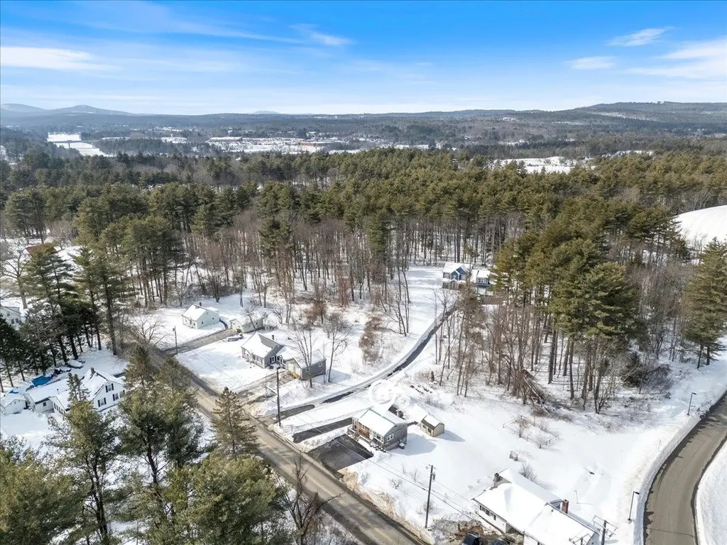 17 Benton Road Hooksett NH 03106