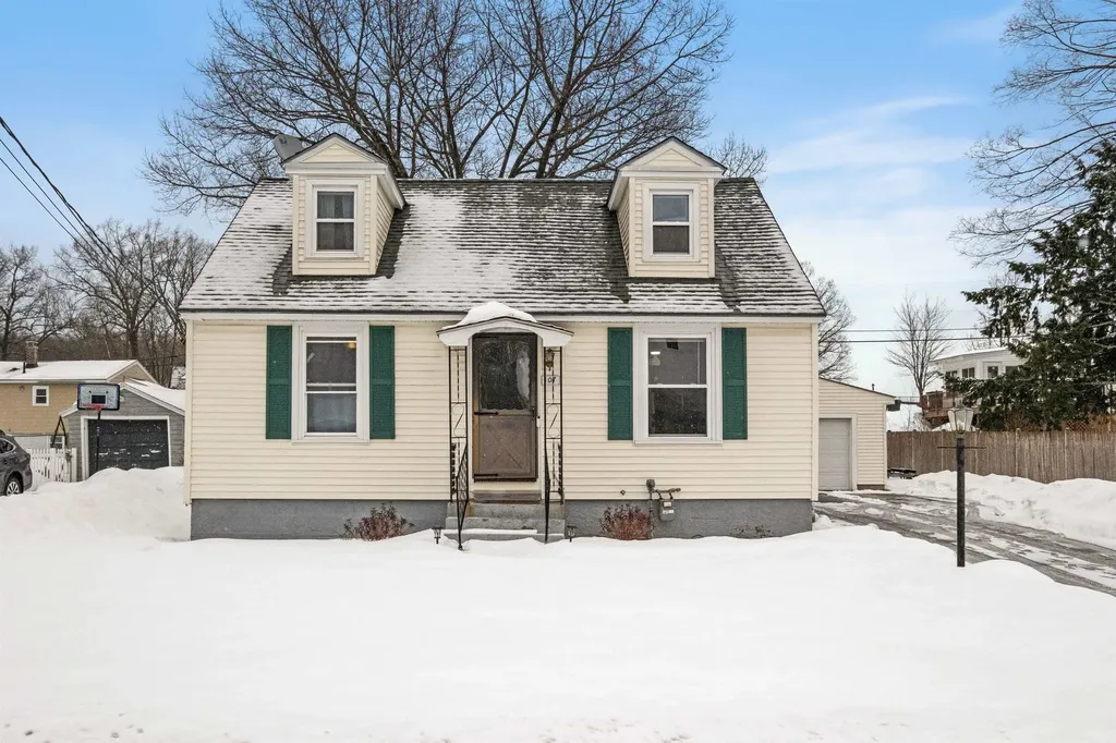 107 Upland Street Manchester NH 03102-2857